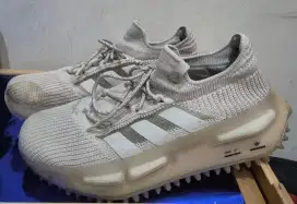 Dijual sepatu Adidas NMD size 9 UK
Original