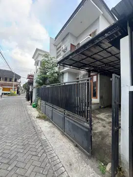 Di sewakan rumah 2 lantai dekat uin,amplaz,jec