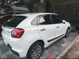Baleno Hatchback putih 2017