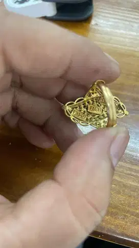 Terima perhiasan emas dan berlian tanpa surat