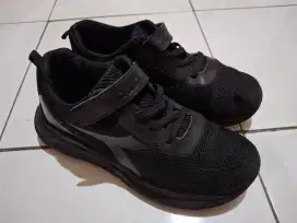 JUAL CEPAT SPATU ANAK DIADORA,UK.35,TERAWAT,HARGA NEGO SAMPAI DEAL
