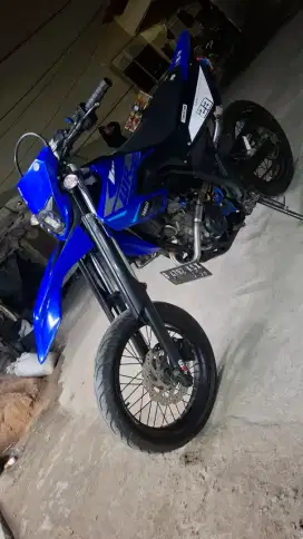 Yamaha wr155r supermoto