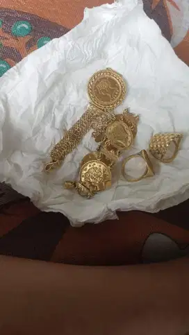 Terima perhiasa. Emas dan berlian tanpa surat