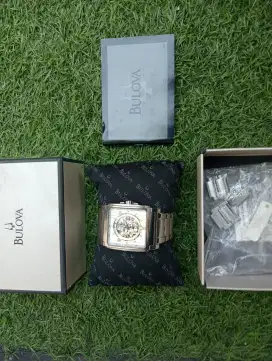 Jual jam tangan cowok merk Bullova model kotak, automatic