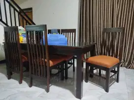 Meja makan dan 6 kursi