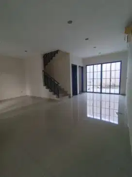 Dijual rumah di Green Lake City - cluster East Asia