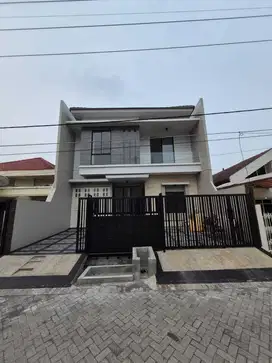Dijual Rumah Modern Baru High Spec  Manyar Kertoadi Surabaya Timur