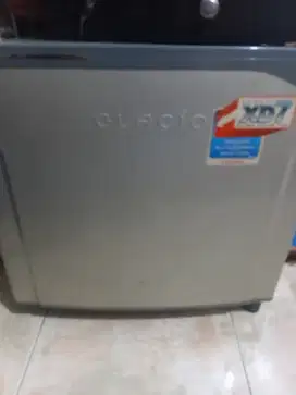 Kulkas mini toshiba glacio