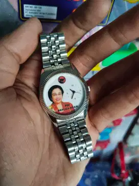 Jam tangan partai PdiP Ibu Megawati
