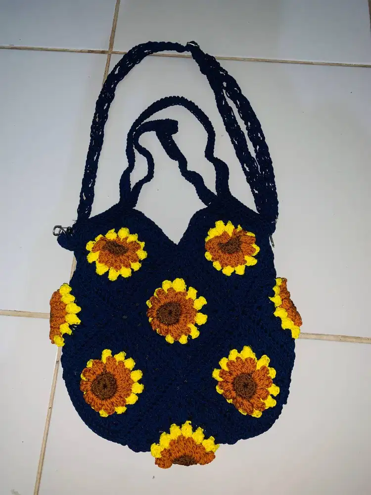 Tas Rajut navy bunga Matahari timbul
