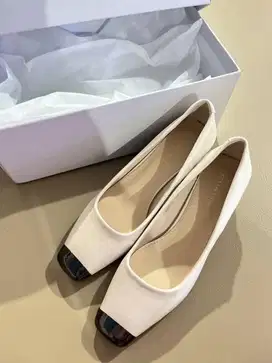 Brand New In Box Clio Sepatu Flat Shoe Hak Sedang size 35/36