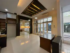 Dijual Villa komplek River View ( Polonia )