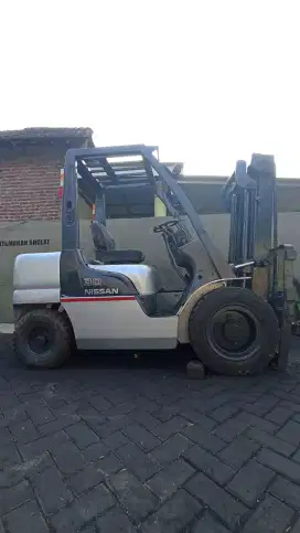 Forklift nissan 3 ton