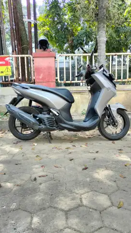 YAMAHA LEXI 2020 MULUS DAN TERAWAT KILOMETER RENDAH LOKASI BANDUNG KOT