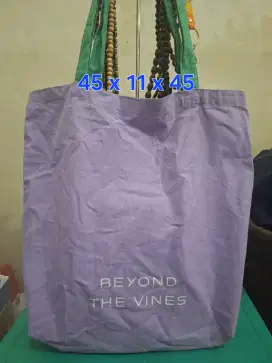 Tas lain branded 
Beyond uk 45 x 11 x 45 
Warna unggu 
Limited edition