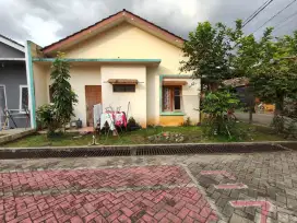 Rumah Cluster Riverview Ciledug, hoek, bebas banjir