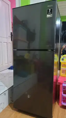 Kulkas Aqua 2 Pintu Kondisi Normal Seperti Baru