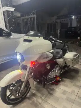 HARLEY DAVIDSOON STREET GLIDE RUSHMORE 103