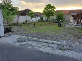 Dijual Tanah Pekarangan L 300 m2, Cocok Untuk Rumah Kost, Strategis