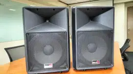 speaker aktif monitor panggung studio
