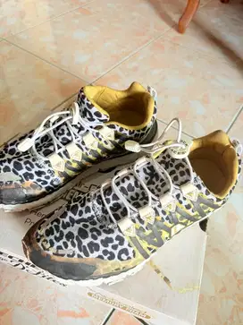Sepatu league size 40 sepatu sport