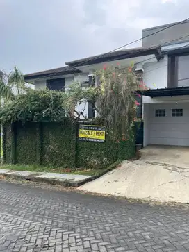 DIJUAL RUMAH DI SETIABUDI REGENCY DENGAN CITY LIGHT KOTA BANDUNG !!