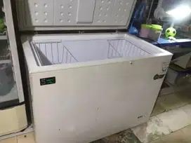 FREEZER BOX 350 liter merk MIDEA