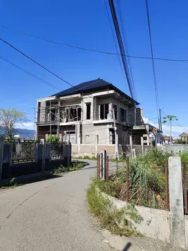 DIJUAL RUMAH DUA LANTAI SESUAI DENGAN FOTO