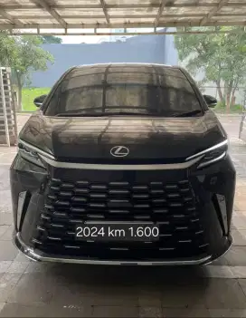 Lexus LM 350H AT 2024 km 1.600