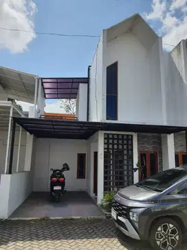 Disewakan 1 Unit rumah, lantai mezzanine