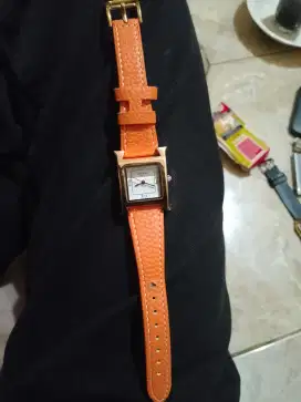 Mahar jam tangan wanita hermes