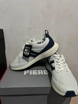 Sepatu SPECS dan PIERO