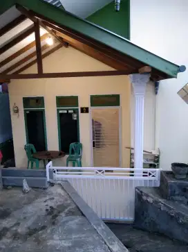 Di kontrakan rumah