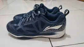 Sepatu Badminton