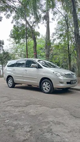 Toyota Kijang Innova 2004 Bensin