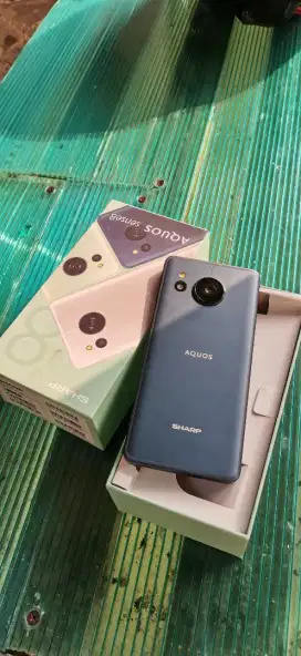 Sharp Aquos sense8