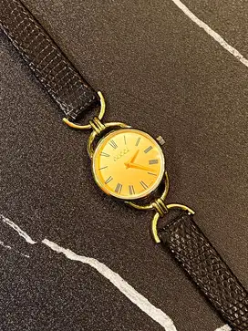 Jam tangan Gucci vintage 6000L