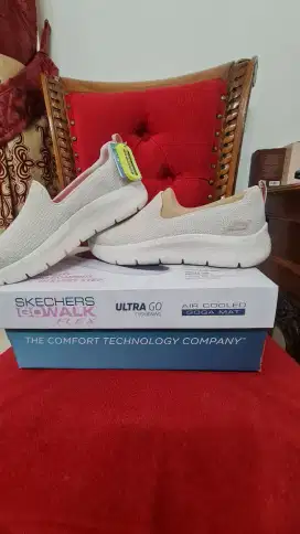 BNIB sketches size 39