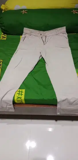 Celana panjang chinos
