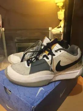 sepatu basket ja morant - smoke grey