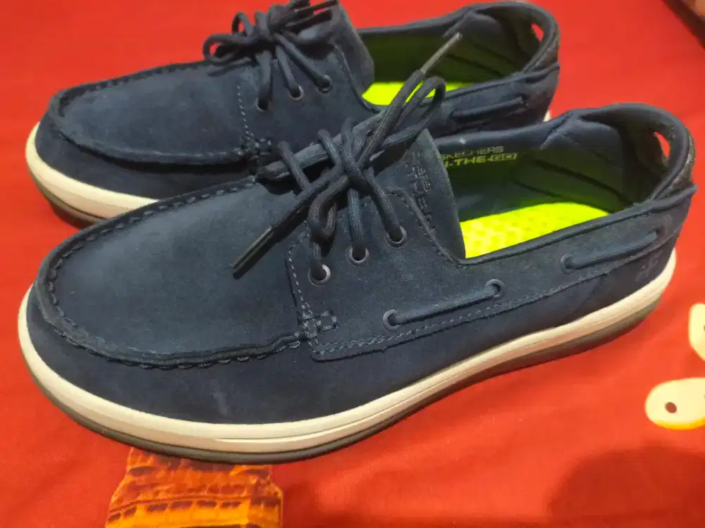Sepatu Skechers ON THE GO original size 42