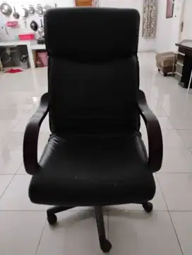 BANGKU DIREKTUR BAGUS