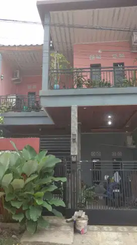 Rumah Mewah 2 Lantai dengan model atap bangunan tinggi
