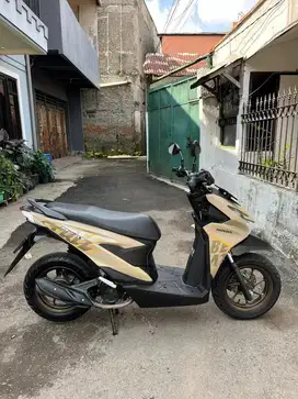 Honda Beat Street 2024 (ban donat)