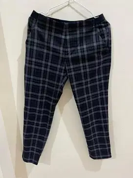 Uniqlo Celana Chino motif Tartan