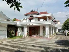 Jual rumah hook Strategis nol jalan raya komersil di kota Malang