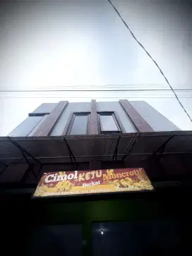 Di butuhkan karyawan laki-laki untuk produksi dan berjualan