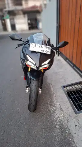 HONDA CBR 250 RR  CBR250RR 2017 MULUS KM LOW PAJAK ON