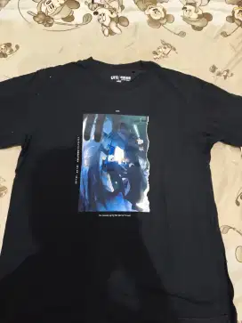 kaos uniqlo edisi jujutsu kaisen