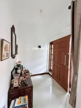 Dijual Rumah Dengan Tanah Luas Lokasi Strategis Dekat Tanah Kusir